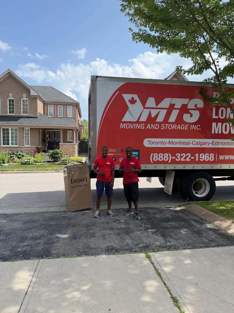 Moving truck and wardrobe box